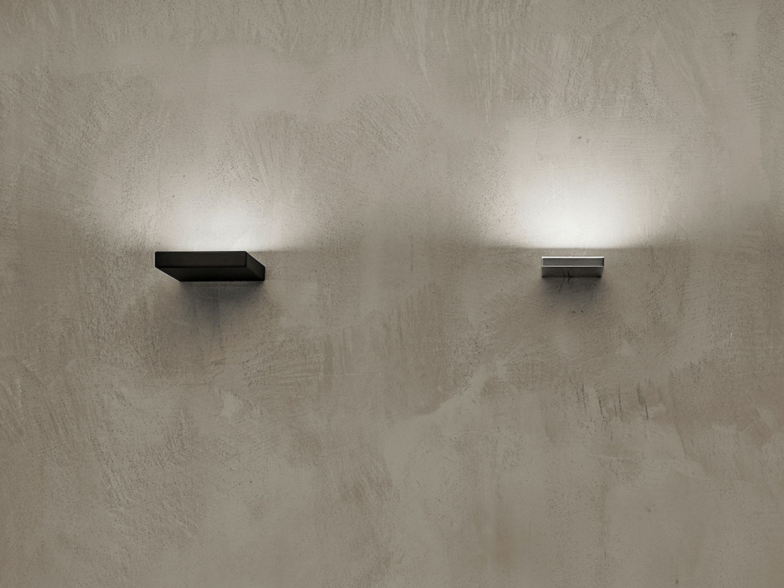 flos-fort-knox-wall-led-mini-lampada-da-parete-25w-luce-indiretta-in-alluminio-cri90-by-philippe-starck